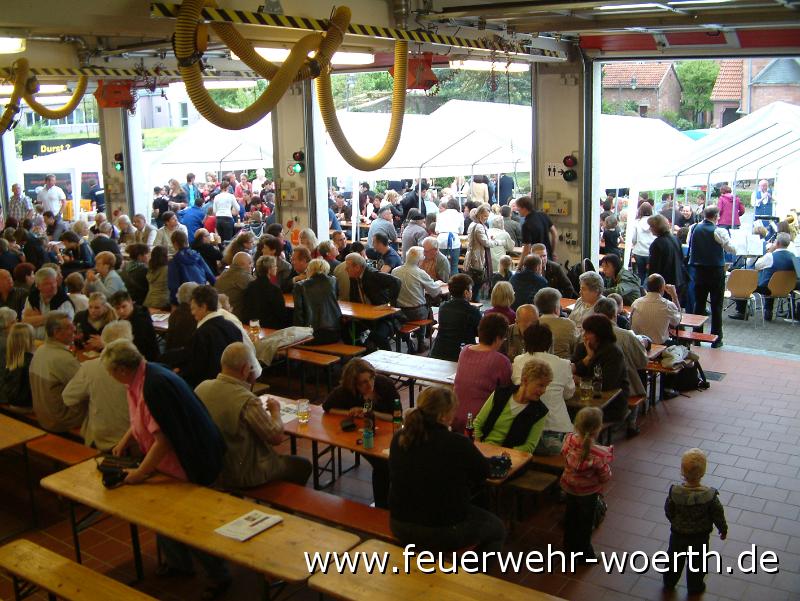 2010.04.30 Maibaumaufstellung (18).JPG